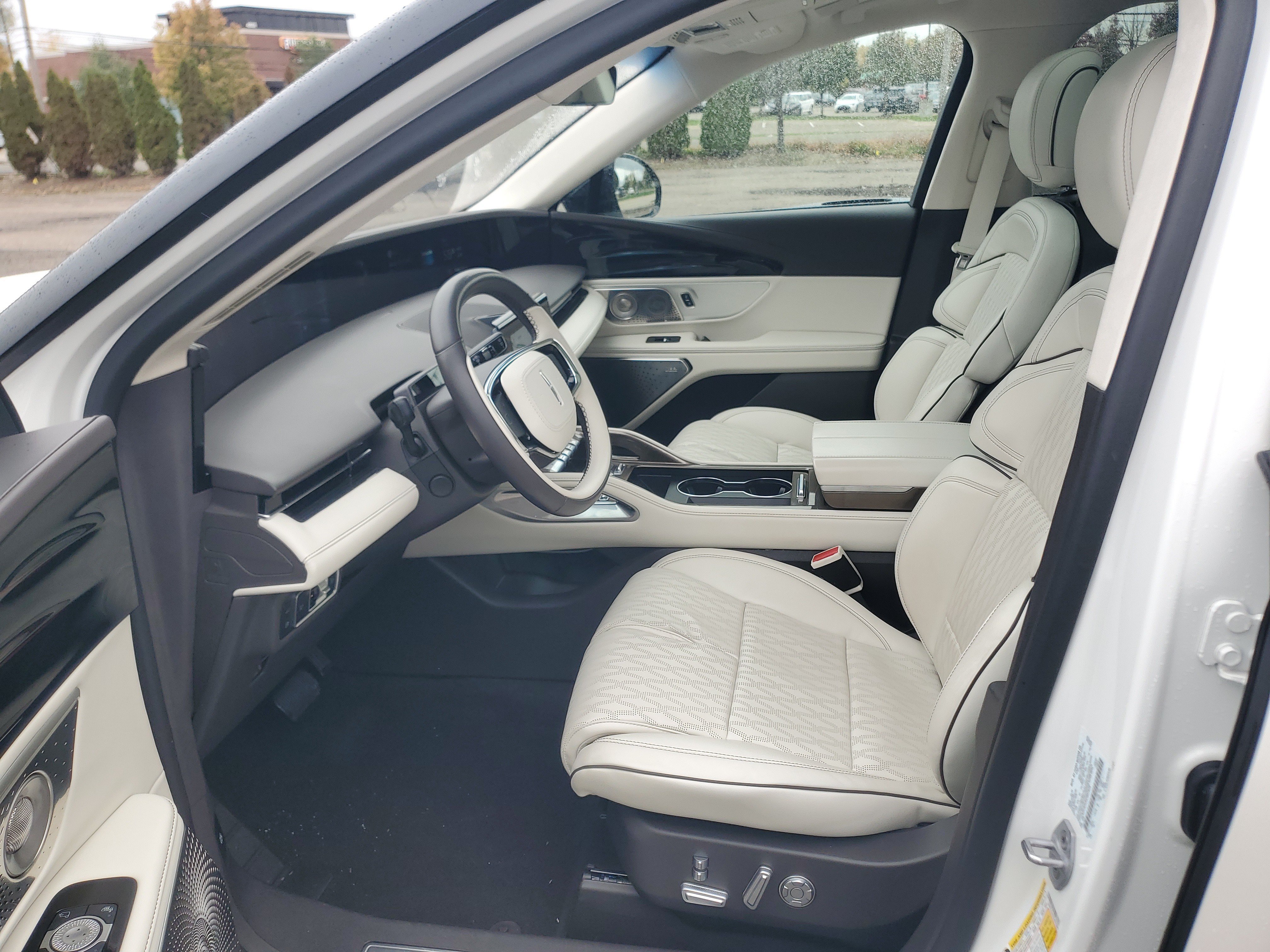 Certified 2024 Lincoln Nautilus Black Label w/ Jet Appearance Package (87T) AWD/4WD image 12