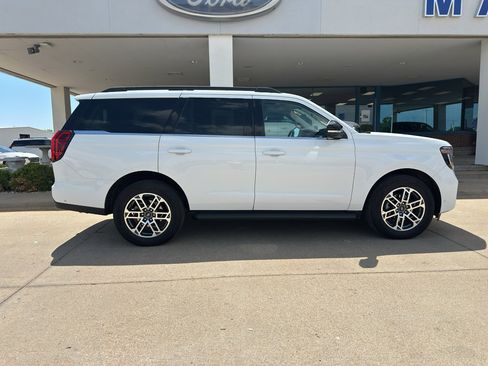 Used 2025 Ford Expedition Active AWD/4WD image 7