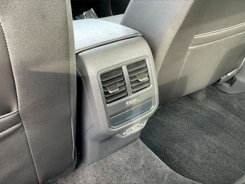 Used 2022 Volkswagen Passat 2.0T SE image 25