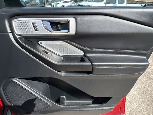 Used 2020 Ford Explorer Platinum w/ Premium Technology Package image 31