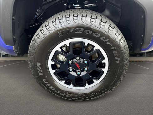 Used 2025 Toyota Tacoma TRD Off-Road image 34