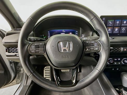 Used 2023 Honda Accord Sport image 9