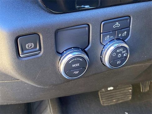 Used 2023 GMC Sierra 1500 Elevation image 14