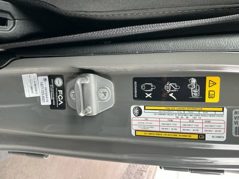 Used 2022 Jeep Gladiator Sport AWD/4WD image 20