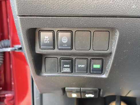 Used 2020 Nissan Rogue Sport SV image 21