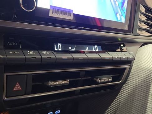 Used 2025 Toyota Camry SE image 20