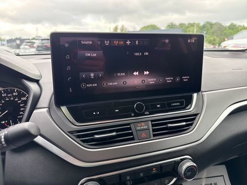 New 2026 Nissan Altima 2.5 SR FWD image 17