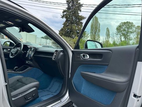 Certified 2023 Volvo XC40 Recharge Ultimate AWD/4WD image 12