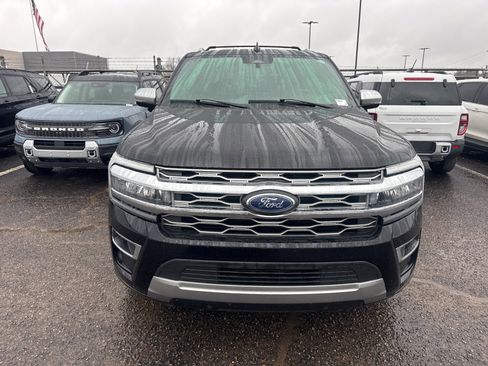 Used 2023 Ford Expedition Platinum image 2