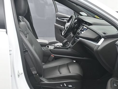 Certified 2025 Cadillac XT5 Premium Luxury AWD/4WD image 11