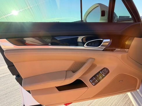 Used 2016 Porsche Panamera image 20