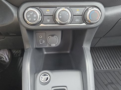 New 2025 Nissan Kicks Play S image 10
