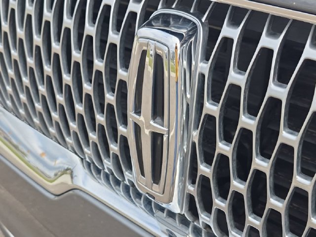 Used 2024 Lincoln Aviator Reserve w/ Equipment Group 201A AWD/4WD image 9