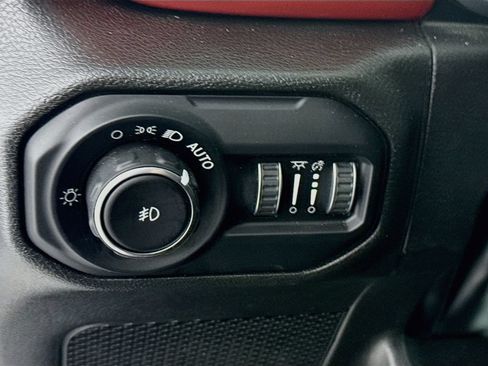 Used 2022 Jeep Wrangler Unlimited Rubicon w/ LED Lighting Group AWD/4WD image 11