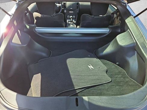 Used 2016 Nissan 370Z Coupe RWD image 6