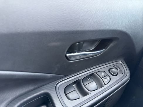 New 2025 Nissan Versa SV w/ Trunk Package FWD image 28