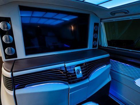 Used 2020 Mercedes-Benz Metris Passenger image 49