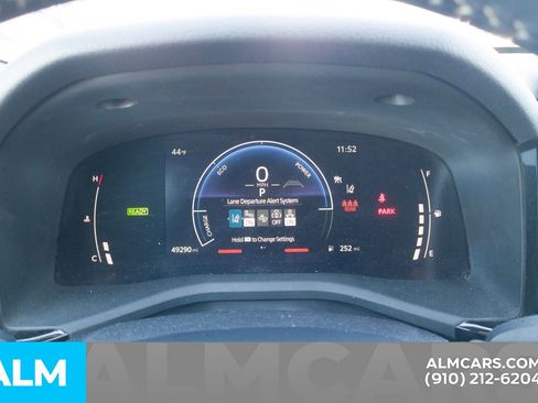 Used 2025 Toyota Camry SE image 32