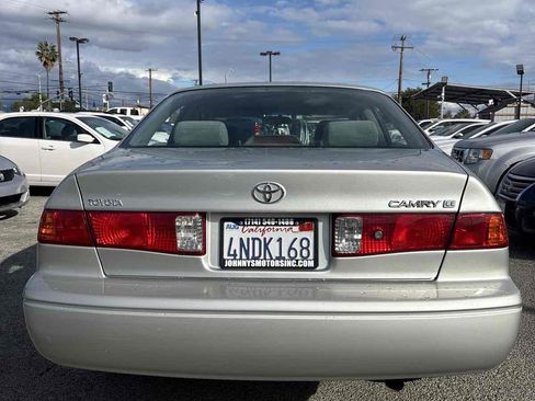 Used 2000 Toyota Camry LE w/ Value Pkg 4 image 3