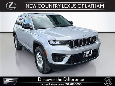 Used 2023 Jeep Grand Cherokee Laredo AWD/4WD image 1