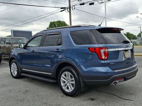 Used 2018 Ford Explorer XLT w/ Equipment Group 202A AWD/4WD image 4