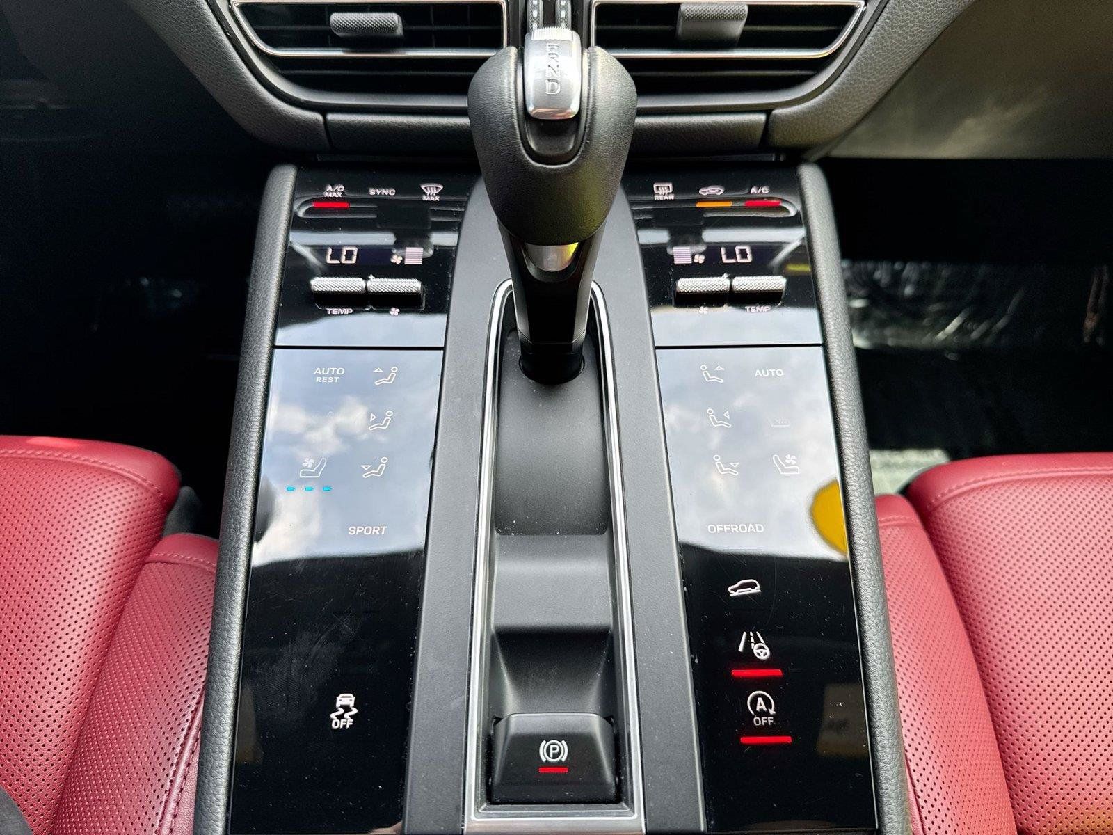 Used 2022 Porsche Macan AWD/4WD image 14