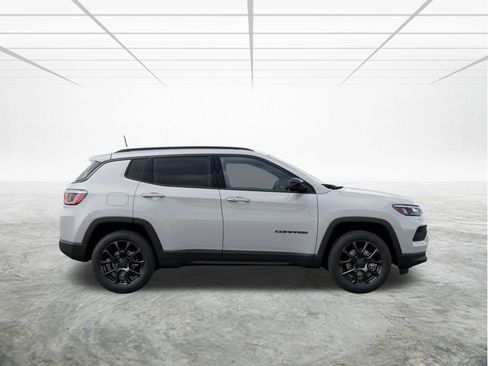 New 2025 Jeep Compass Latitude w/ Altitude Special Edition image 22