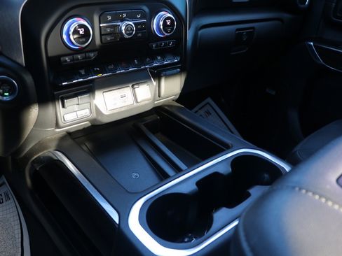 Used 2022 GMC Sierra 3500 SLT w/ SLT Premium Package image 26