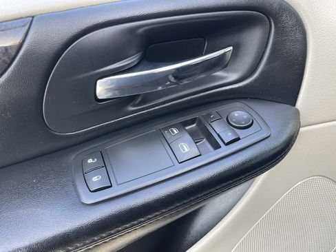Used 2017 Dodge Grand Caravan SE w/ UConnect Hands-Free Group FWD image 20