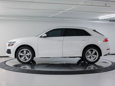 Used 2022 Audi Q8 Premium image 2