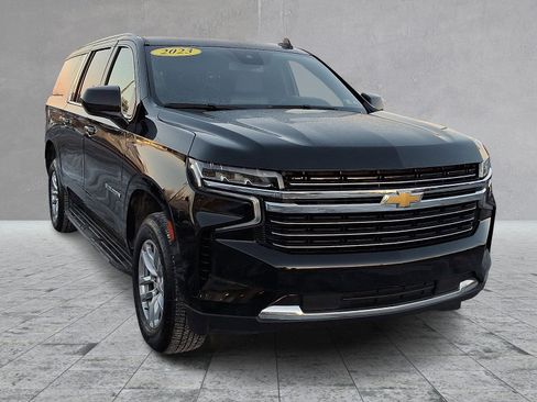Used 2023 Chevrolet Suburban LT image 2