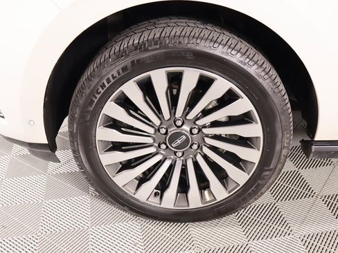 Used 2018 Lincoln Navigator Reserve w/ Technology Package image 18