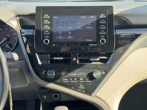 Used 2024 Toyota Camry SE image 14