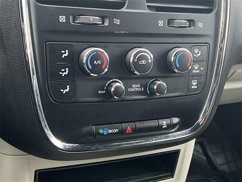Used 2017 Dodge Grand Caravan SE image 22