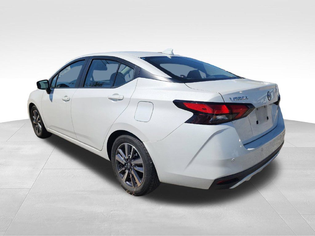 Used 2024 Nissan Versa SV FWD image 3