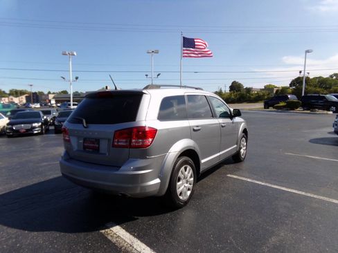 Used 2017 Dodge Journey SE w/ Flexible Seating Group image 6