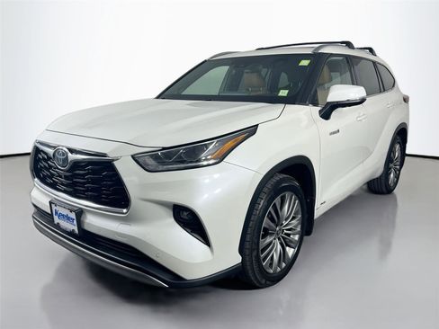 Used 2020 Toyota Highlander Platinum AWD/4WD image 2