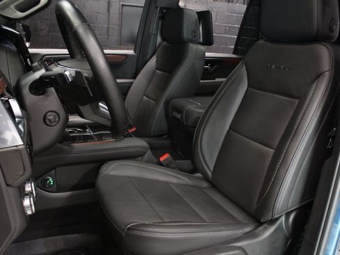 Used 2025 GMC Yukon Denali w/ Denali Reserve Package AWD/4WD image 39