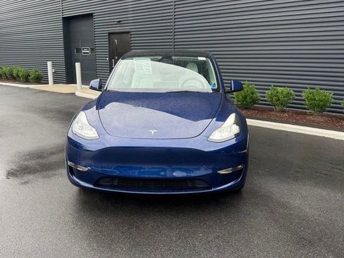 Used 2023 Tesla Model Y Long Range AWD/4WD image 1