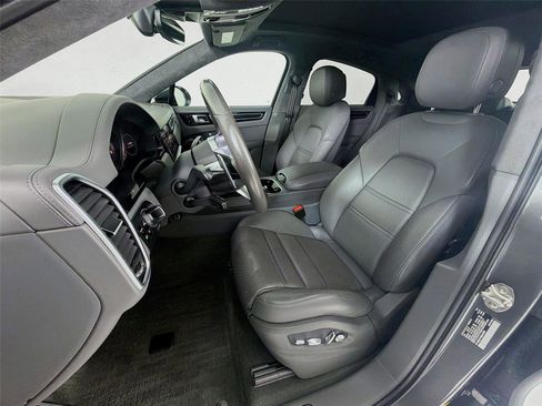 Used 2021 Porsche Cayenne GTS AWD/4WD image 5