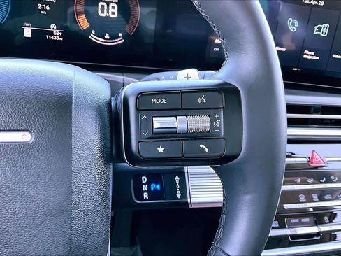 Used 2025 Hyundai Santa Fe SE FWD image 24