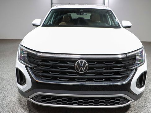 Used 2024 Volkswagen Atlas Cross Sport SE FWD image 4