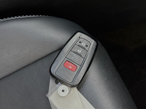 Used 2021 Toyota RAV4 XLE Premium FWD image 33