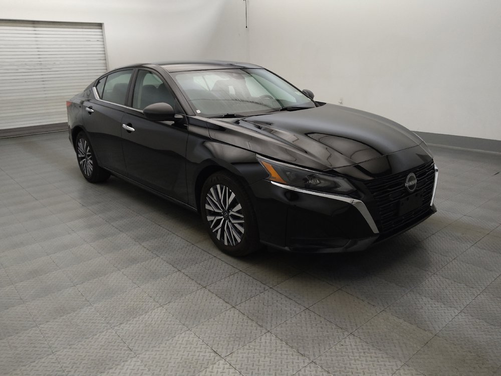 Used 2025 Nissan Altima 2.5 SV FWD image 13