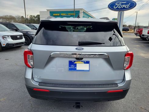 Certified 2022 Ford Explorer XLT image 4