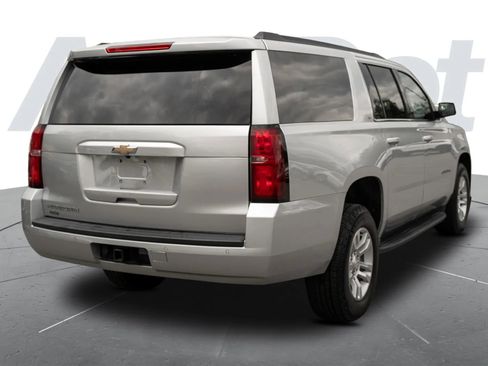 Used 2019 Chevrolet Suburban LT RWD image 3