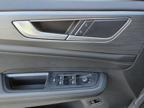 New 2025 Volkswagen Atlas Cross Sport SE AWD/4WD image 9