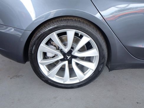 Used 2018 Tesla Model 3 Mid Range RWD image 5