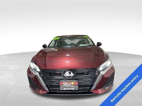 Used 2025 Nissan Altima 2.5 SV FWD image 2