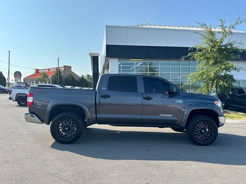 Used 2015 Toyota Tundra SR5 w/ SR5 Upgrade Package AWD/4WD image 12